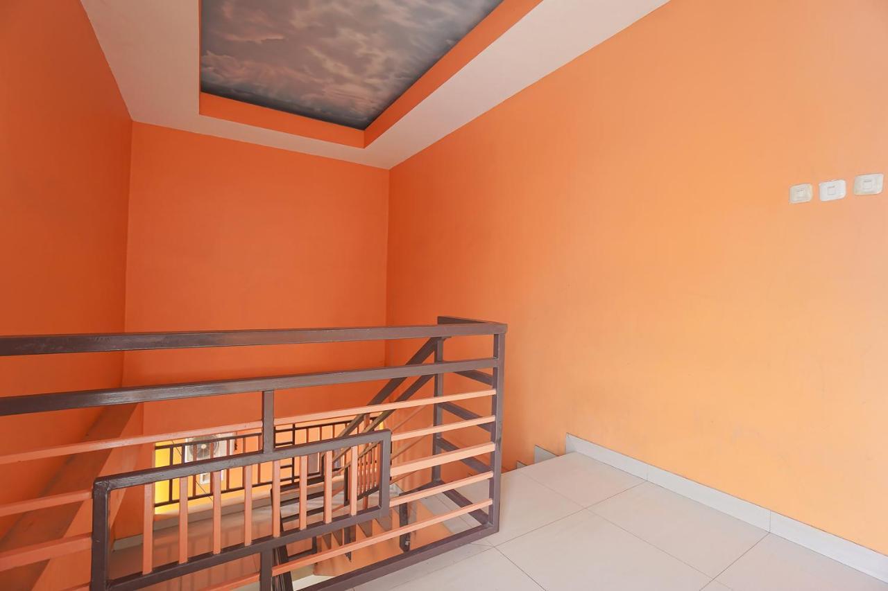 Super Oyo 2639 Oxy Townhouse Manado Exterior foto