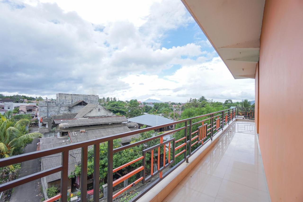 Super Oyo 2639 Oxy Townhouse Manado Exterior foto