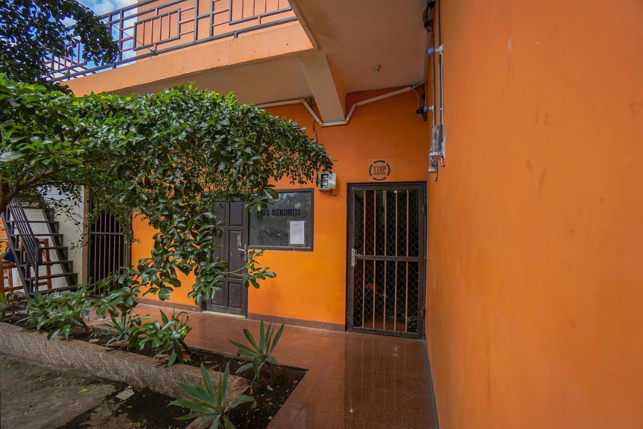 Super Oyo 2639 Oxy Townhouse Manado Exterior foto