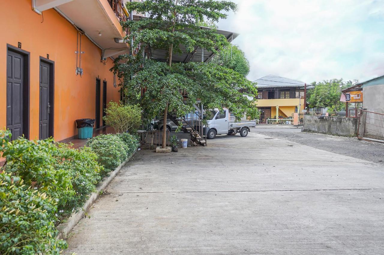 Super Oyo 2639 Oxy Townhouse Manado Exterior foto