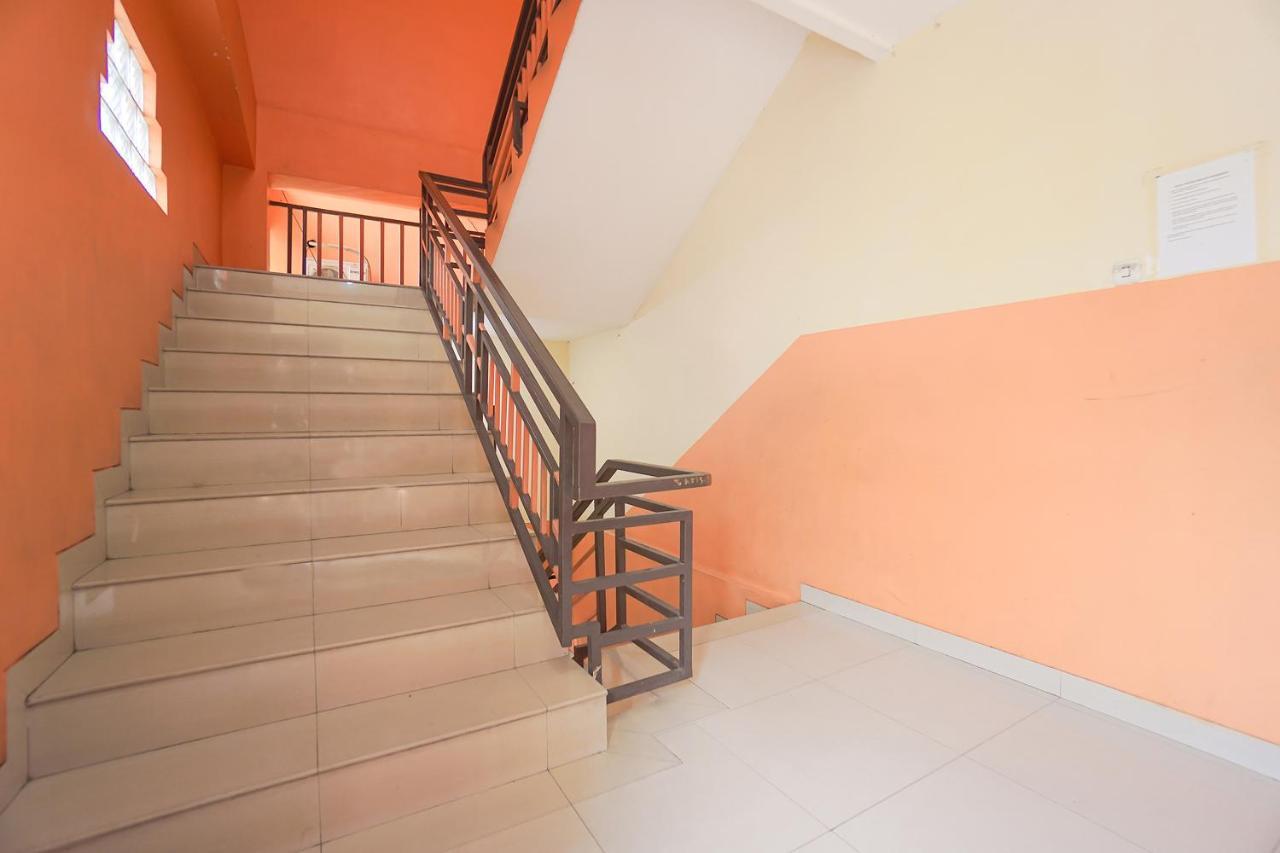 Super Oyo 2639 Oxy Townhouse Manado Exterior foto